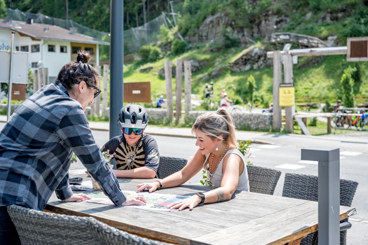 Hotel Baeckelar Wirt Superior Solden Bagian luar foto