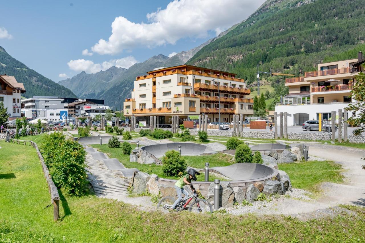 Hotel Baeckelar Wirt Superior Solden Bagian luar foto