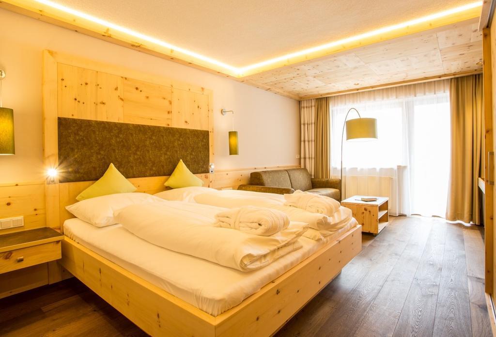Hotel Baeckelar Wirt Superior Solden Bagian luar foto